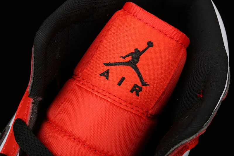 All categories Air Jordan Jordan series basketball shoes Air Jordan 1 Mid Air Jordan 1 Mid AJ1 Joe 1 patent leather orange Zhongbang basketball shoes DD6834-802